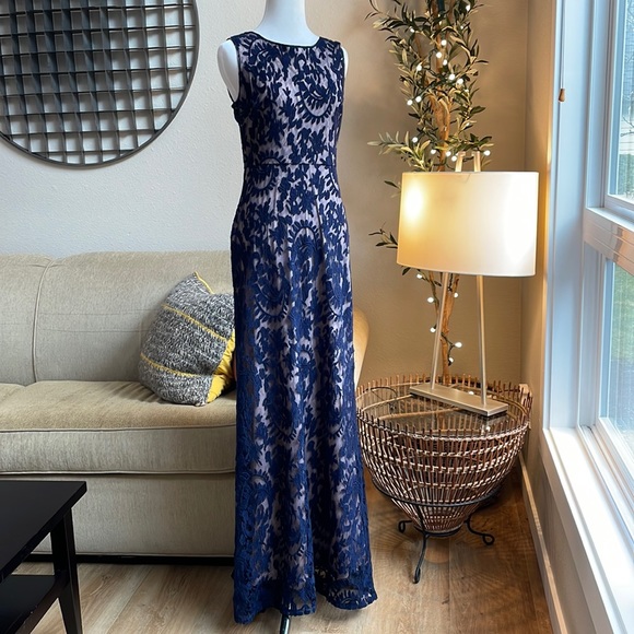 Adrianna Papell Dresses & Skirts - Adrianna Papell sleeveless blue lace column long dress SZ 4